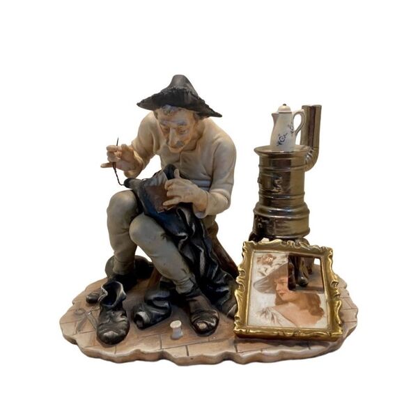 Vintage Pucci Bisque Sculpture “For Want of a Patch” 2405 Extremely Rare/Unique - Picture 2 of 15